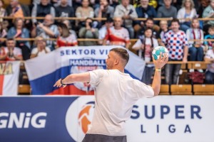 „Poldi” przywitany owacyjnie
